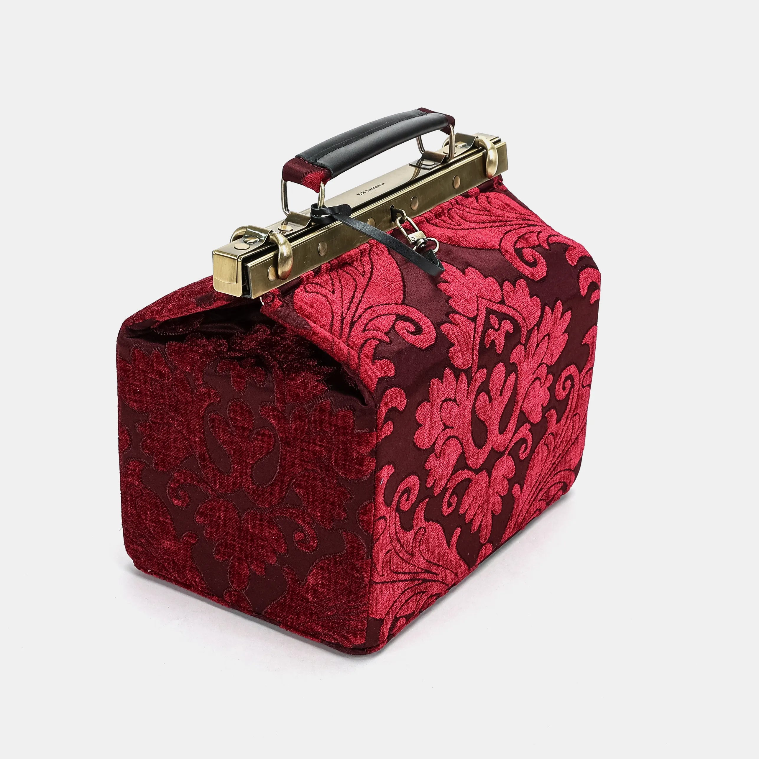 Queen Wine Vivienne Carpet Purse Gladstone Bag of America side