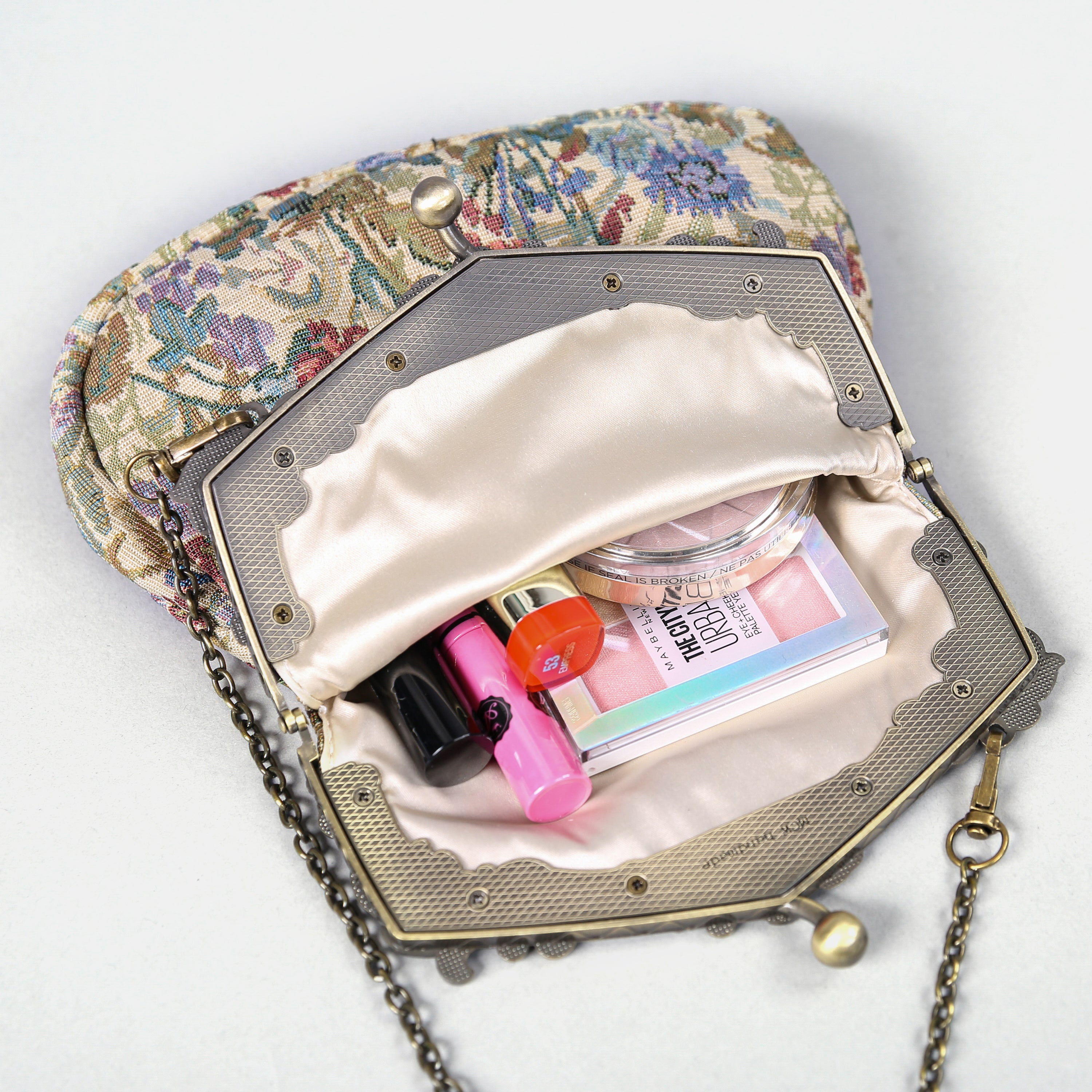 Spring Valley Mint Chatelaine Purse Large carpet bag of America in use