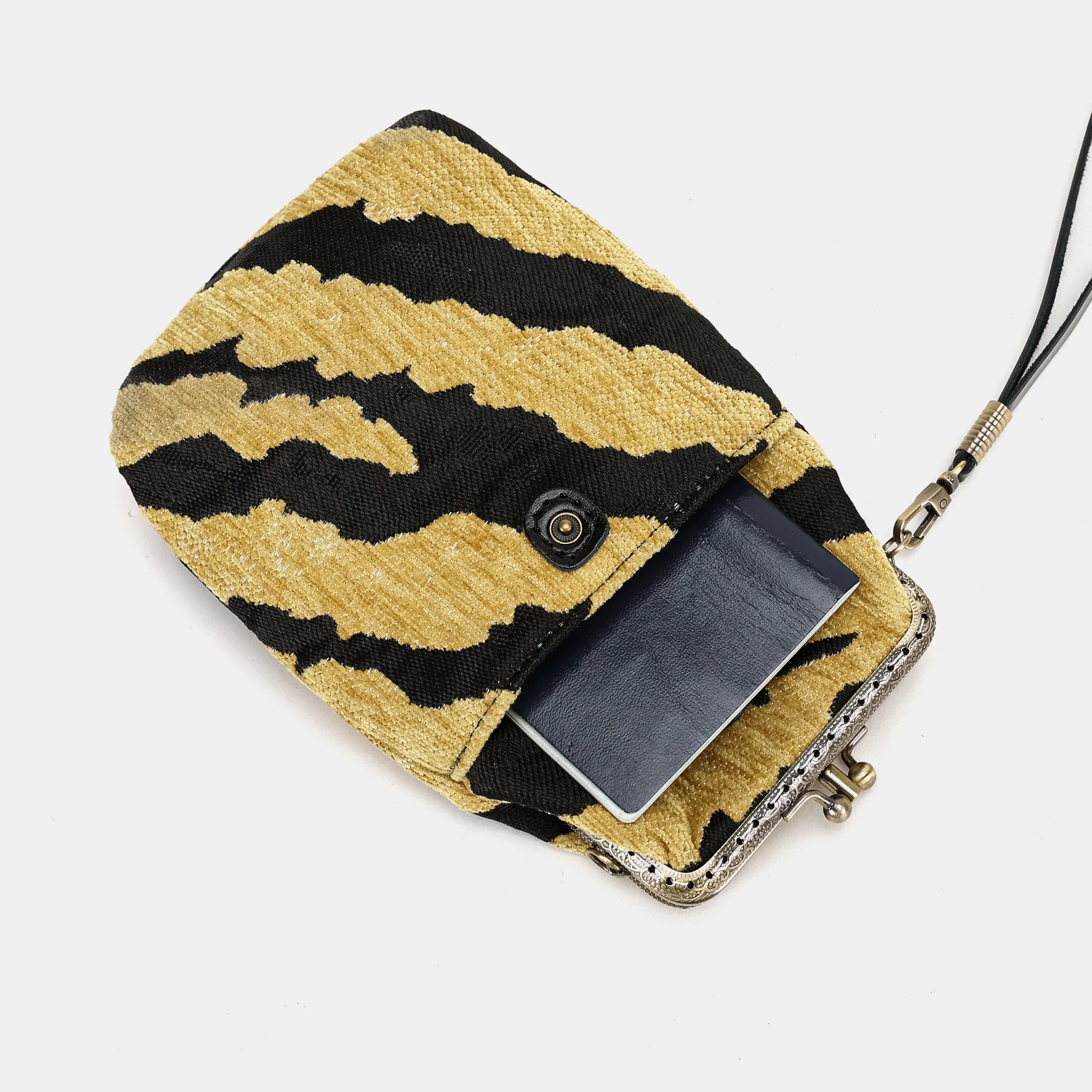 Tiger Stripe Carpet Phone Case Carpetbag of America with passport