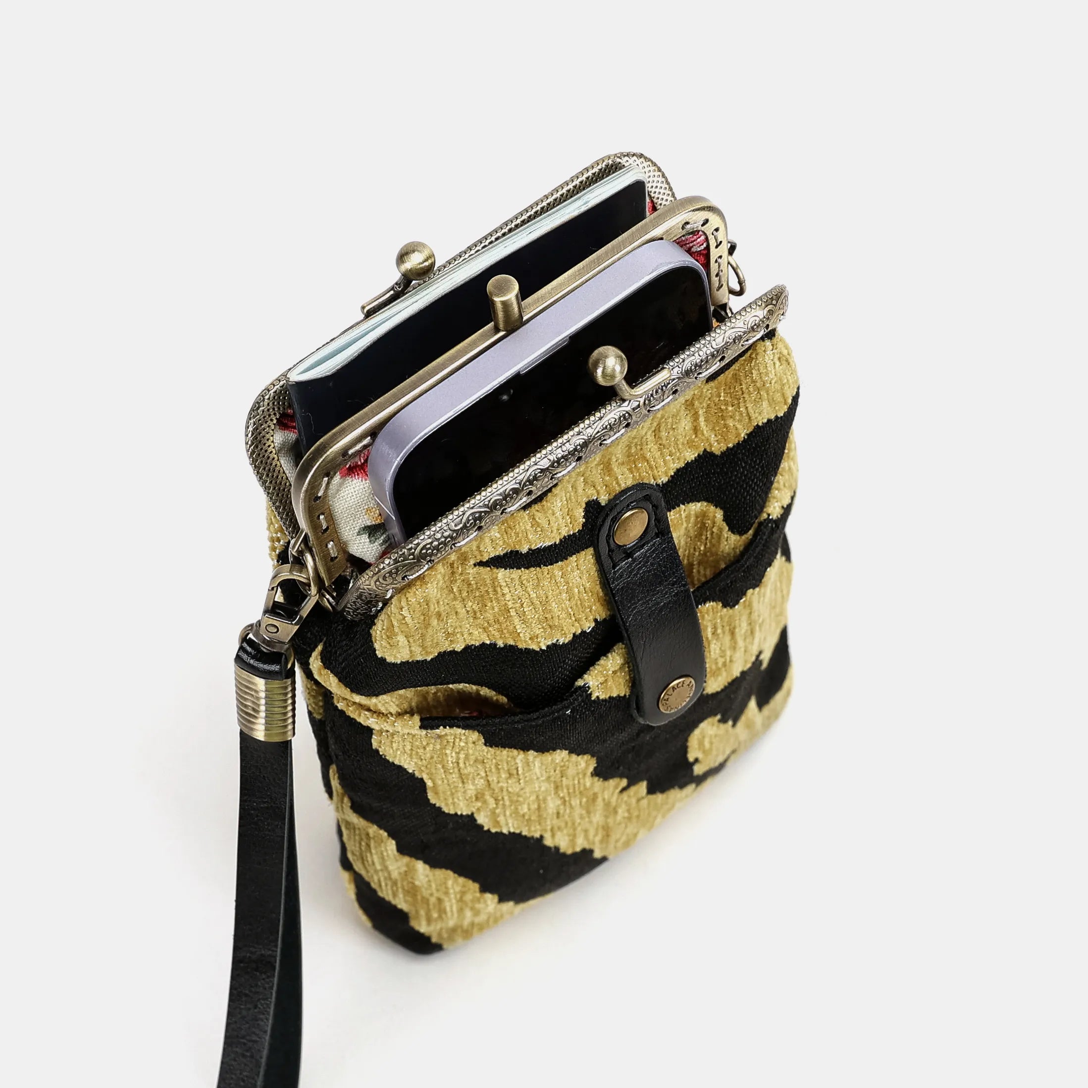 Tiger Stripe Carpet Phone Case Carpetbag of America in use