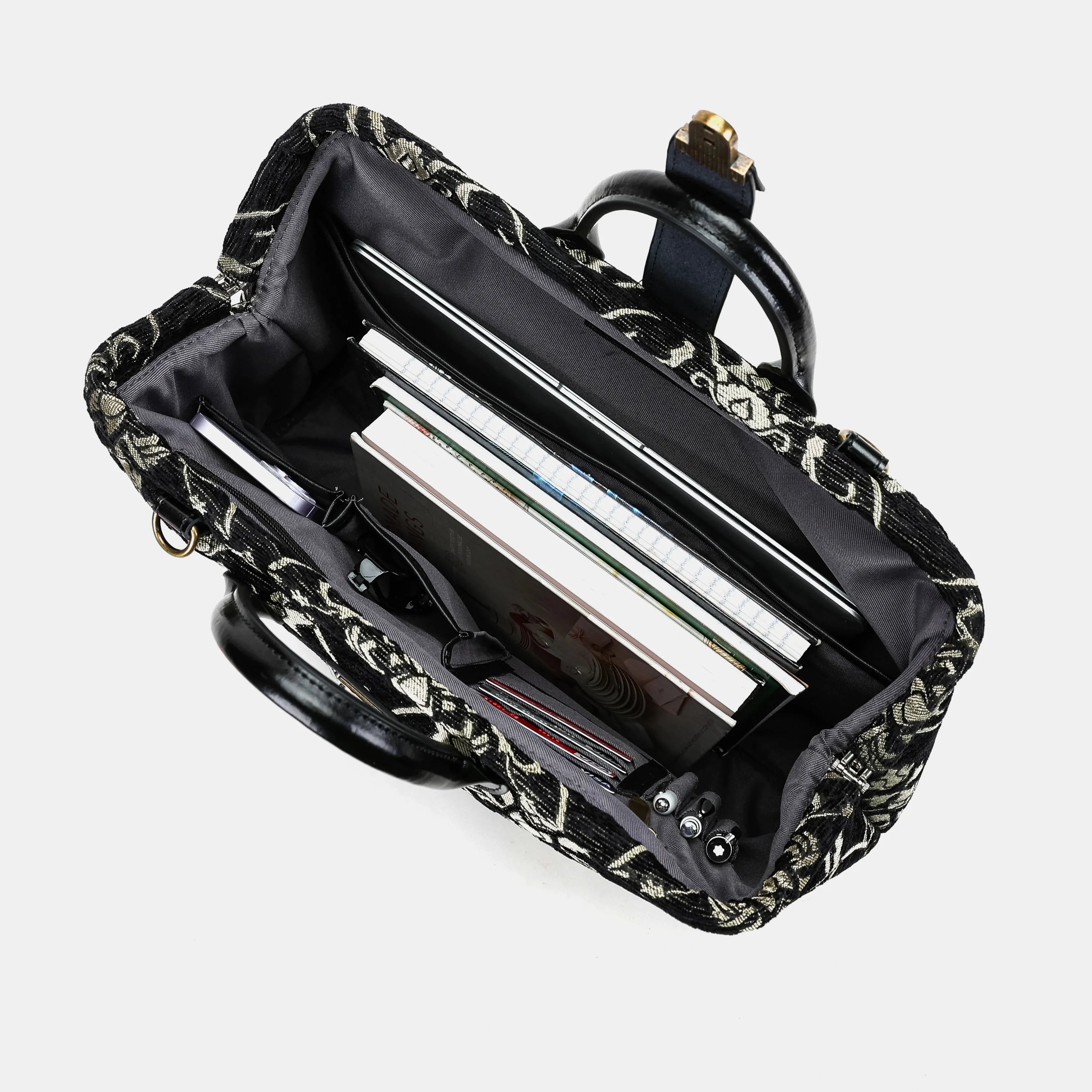 Carnaby Black Carpetbag of America in use