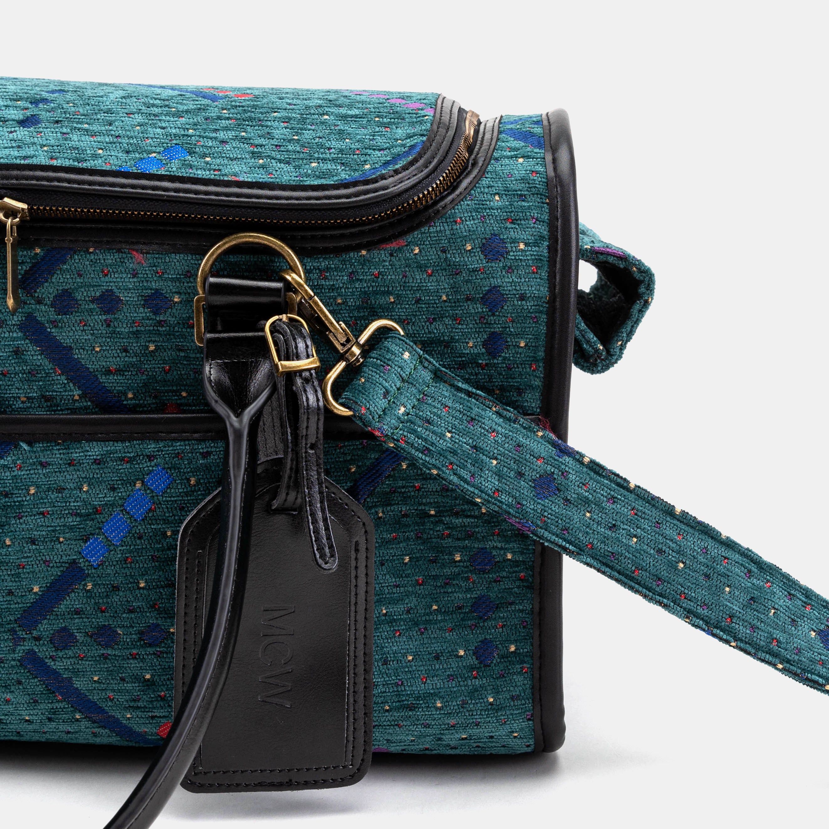 Travel Dog Carrier PDX Portland Airport Airline Approved of America clasp
