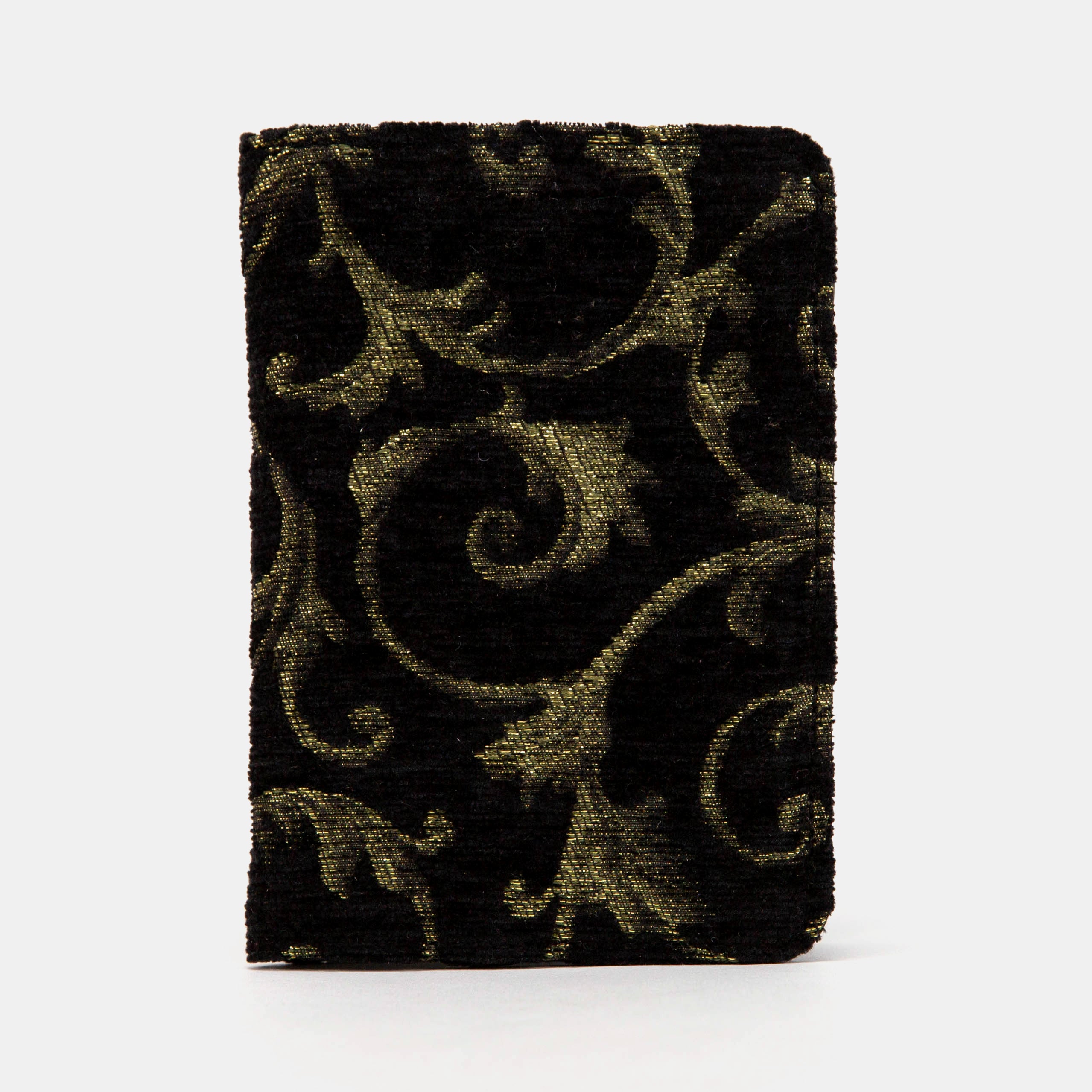 Vintage Scroll Black/Green Passport Cover overview