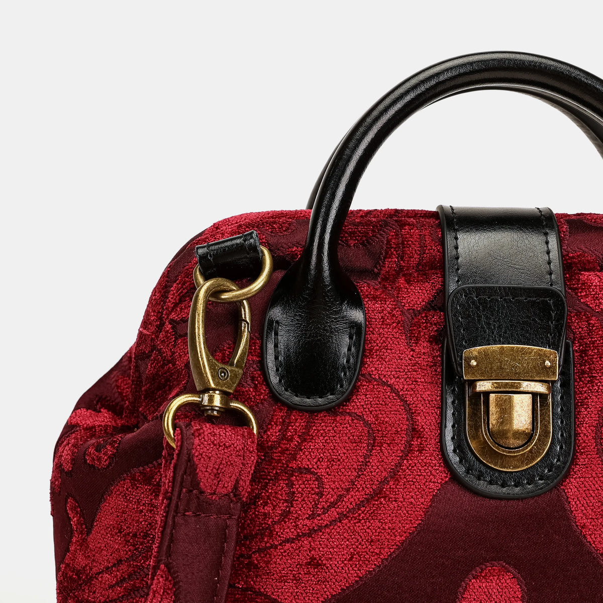 Queen Wine Everyday Backpack Carpetbag of America buckle