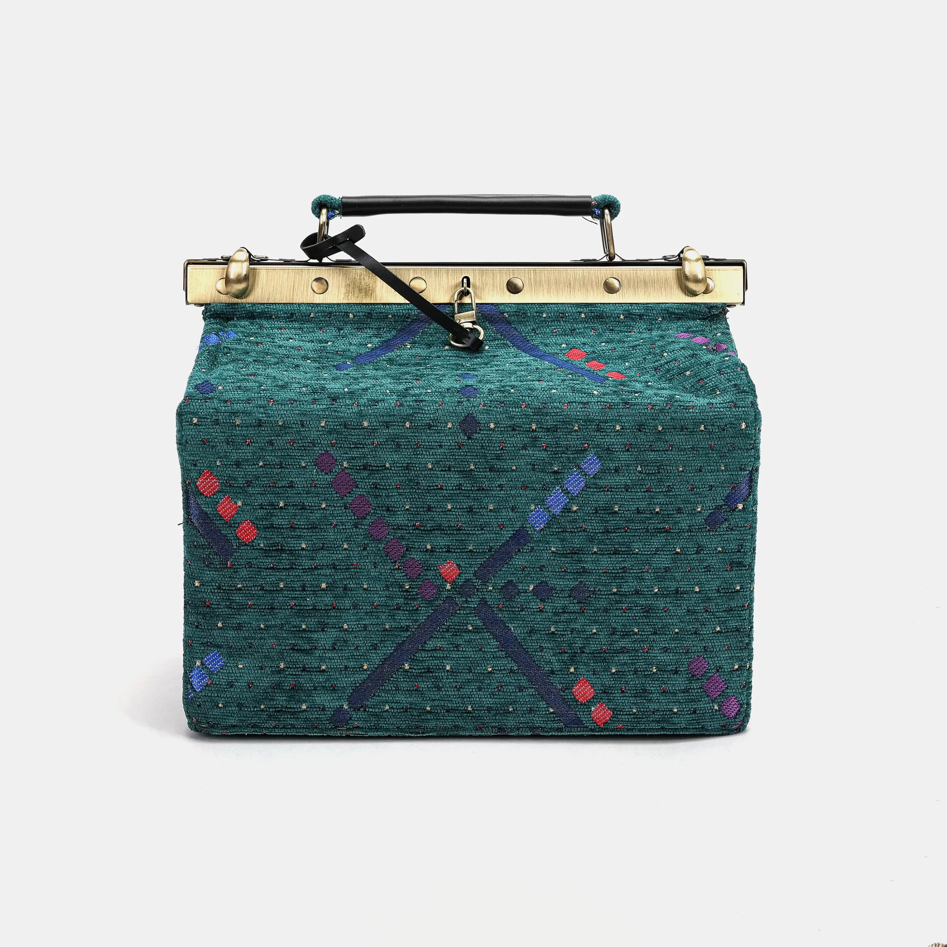 PDX Portland Airport Vivienne Carpet Purse Gladstone Bag of America main