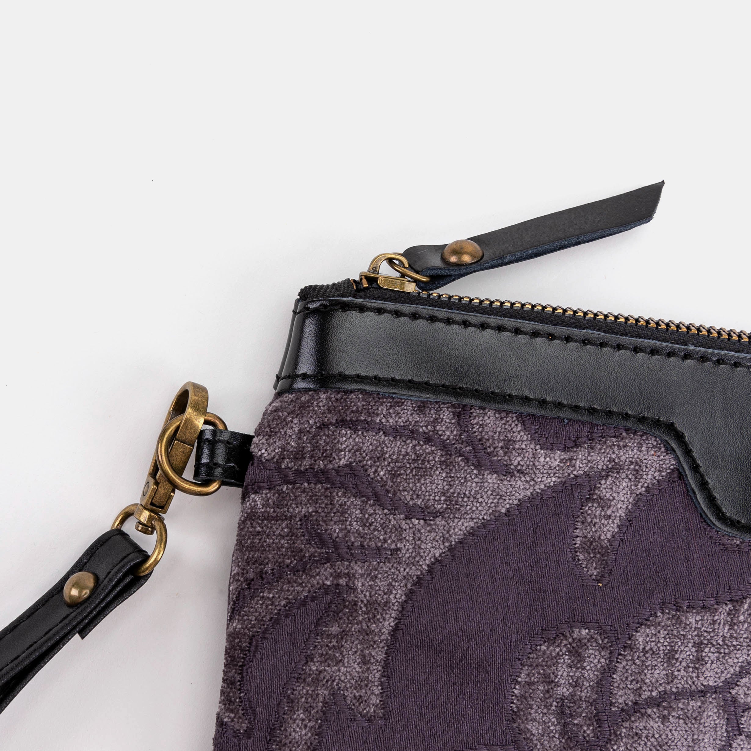Wristlet Clutch Carpet Bag | Floral Brocade Purple detail zipper