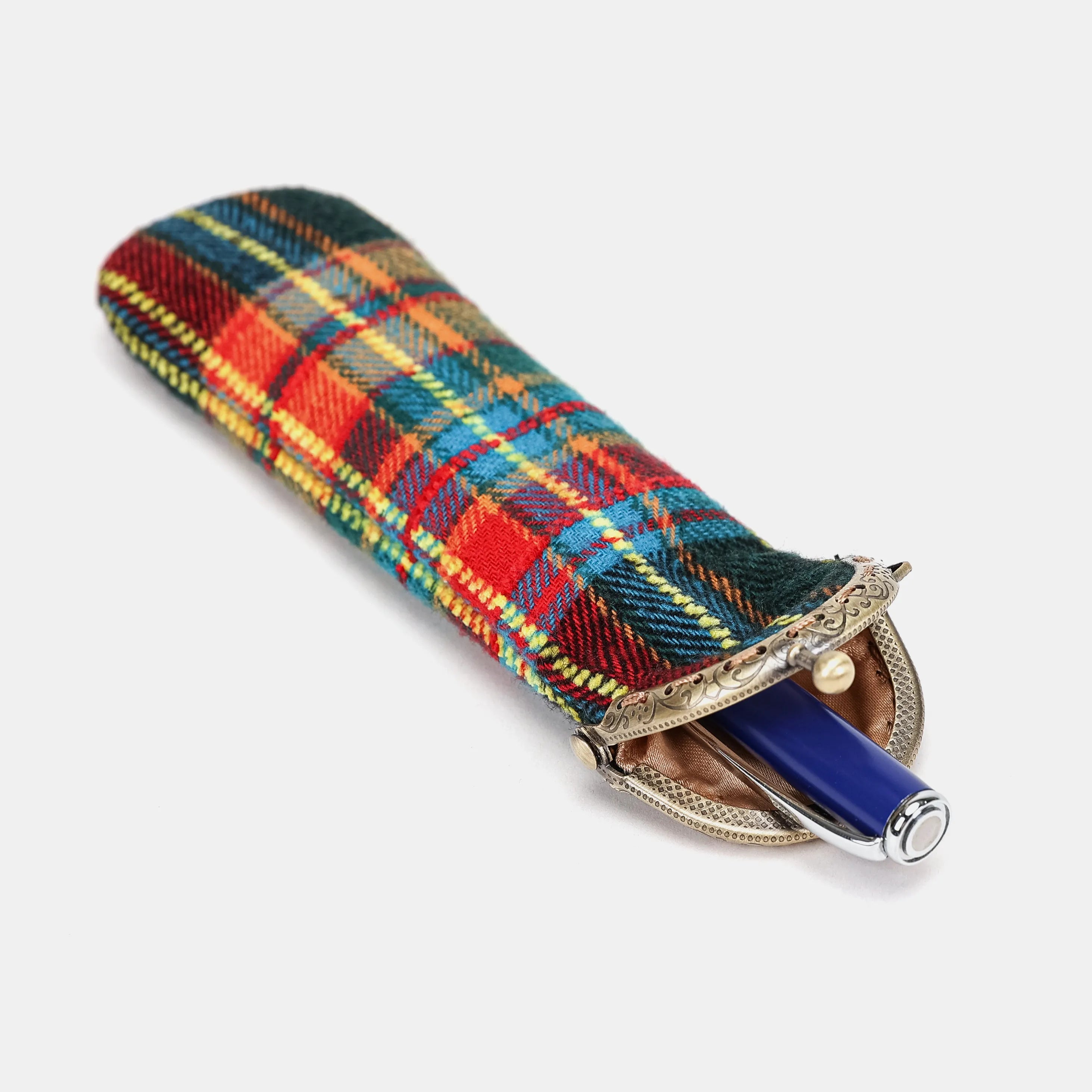 Tartan Stewart Black Solo Pen Case Carpetbag of America in use