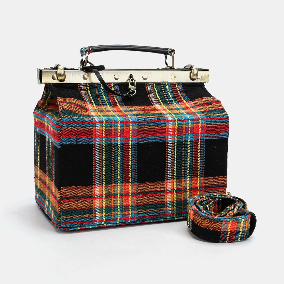 Tartan Stewart Black Vivienne Carpet Purse Gladstone Bag of America with shoulder strap