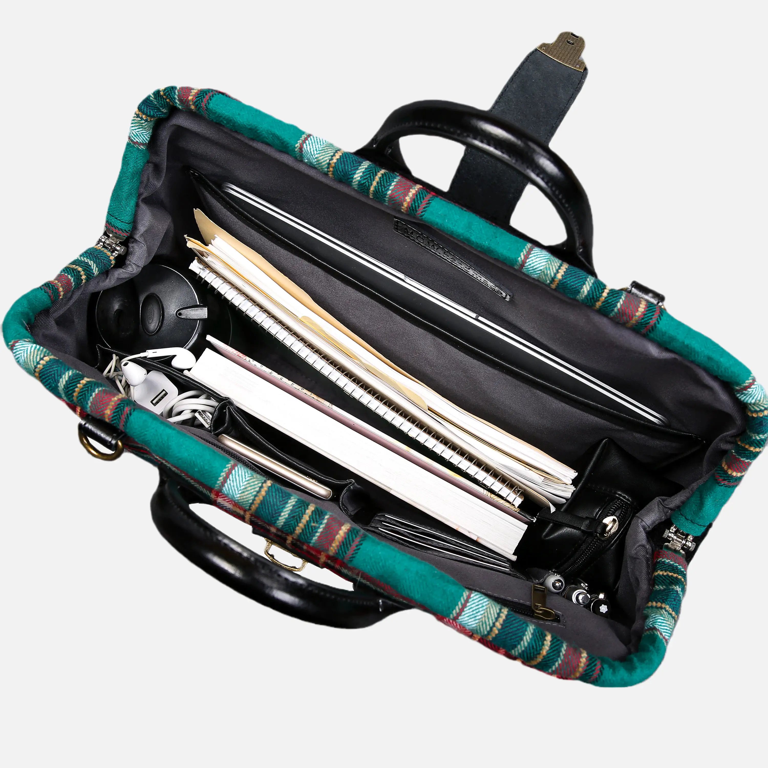 Tartan Stewart Green carpet bag  of America in use