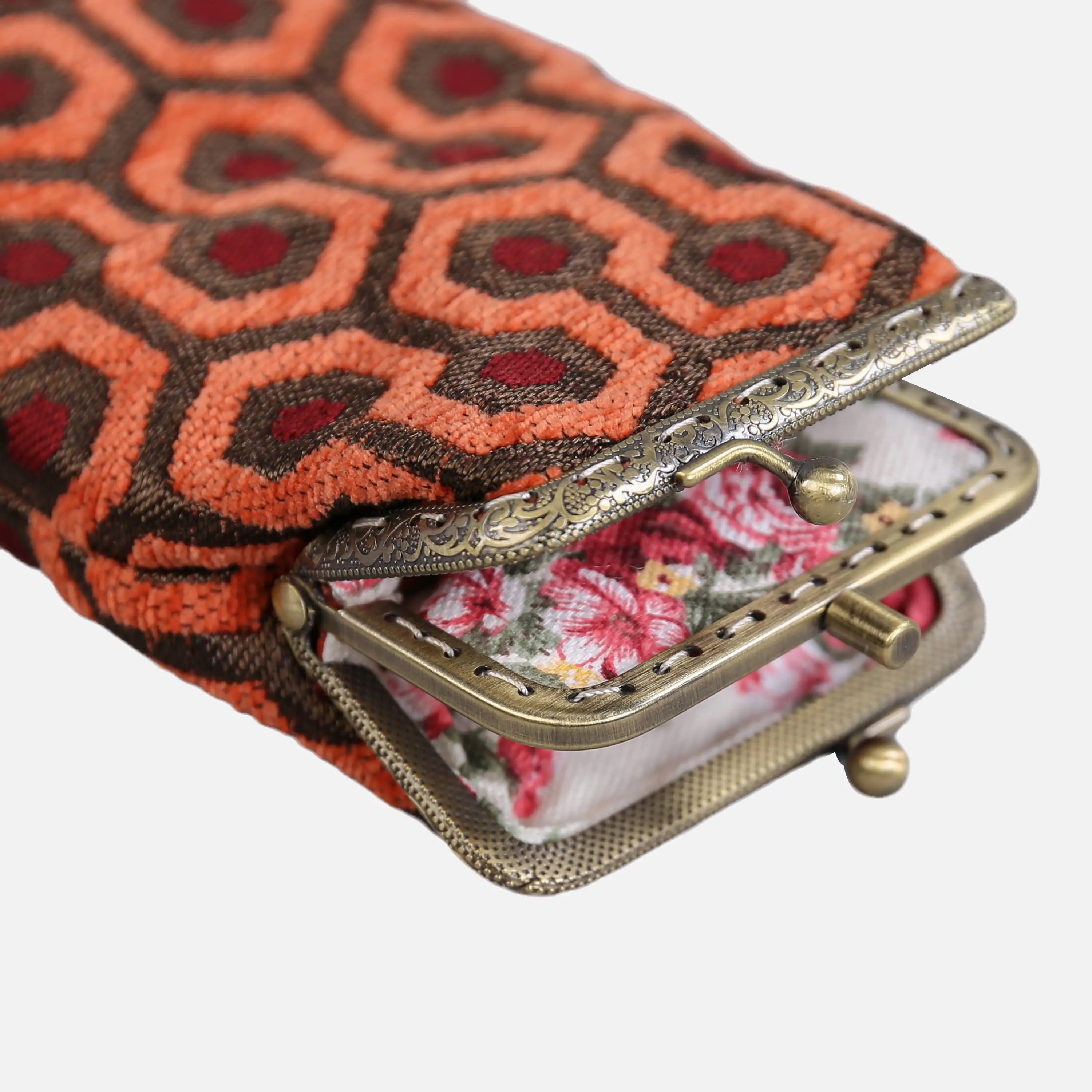"The Shining" Overlook Hotel Carpet Eyeglasses Case of America the metal clamp opens-4