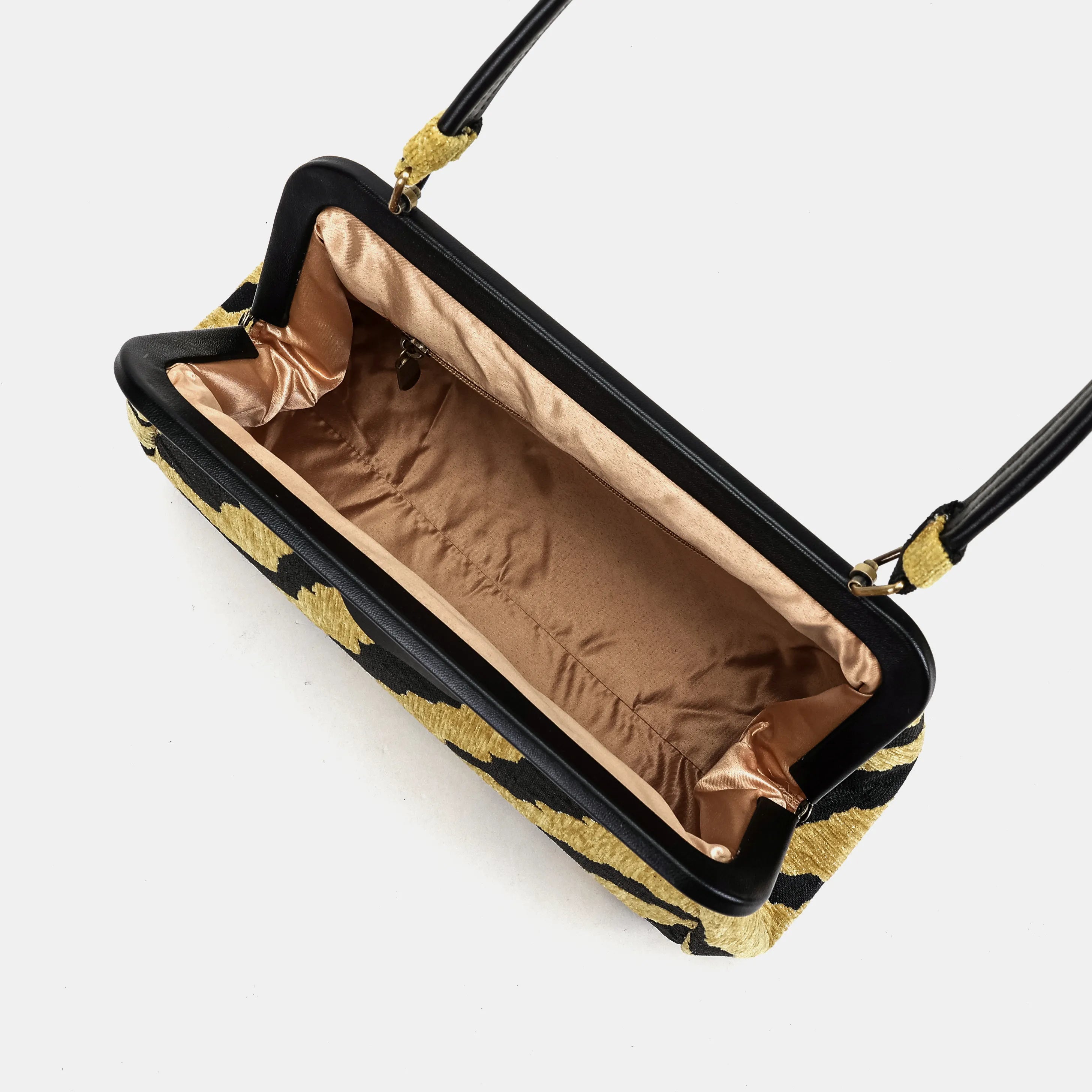 Shoulder Carpet Bag | Tiger Stripe for America-inside