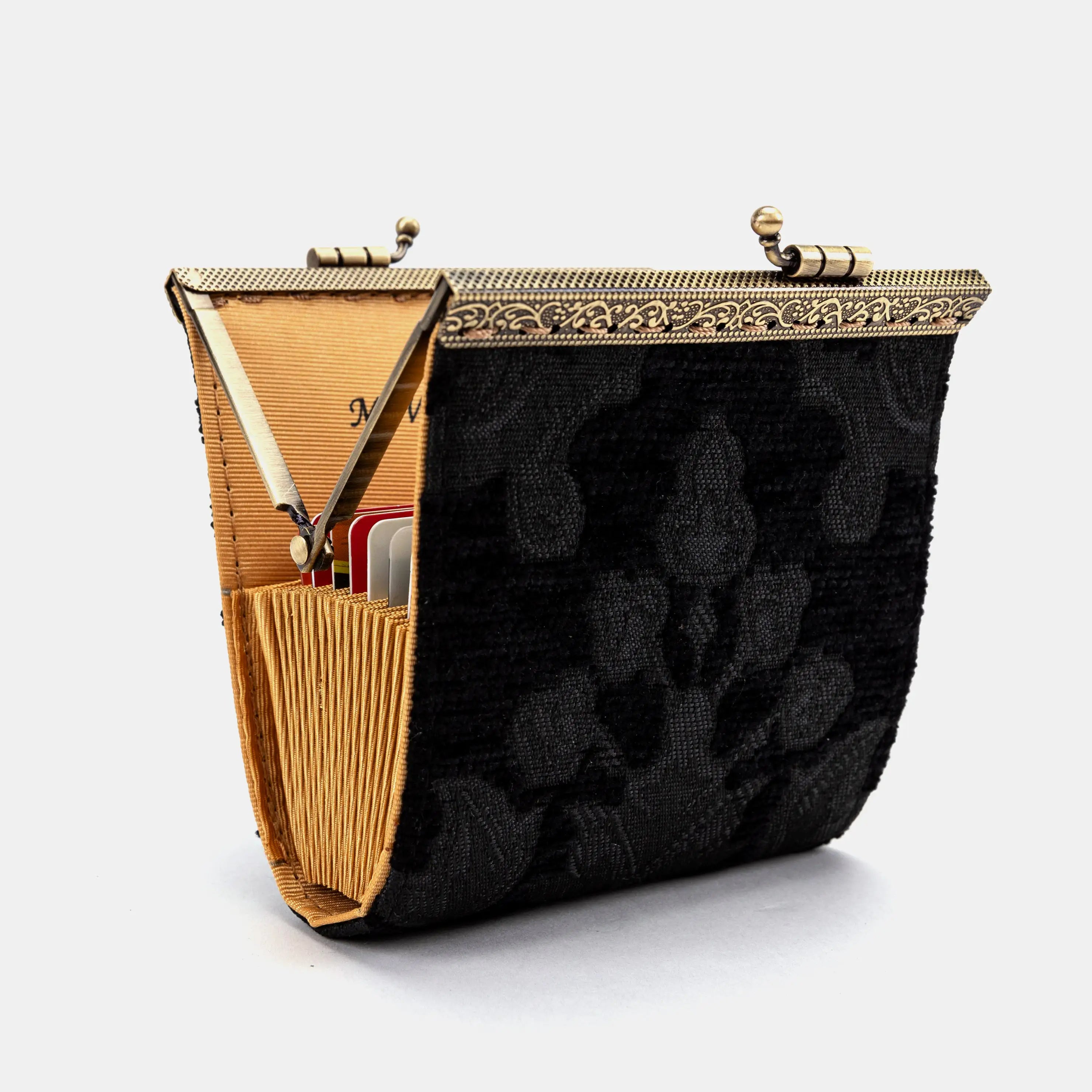 17 slots Victorian Blossom Black/Black Card Wallet Carpetbag of America opening