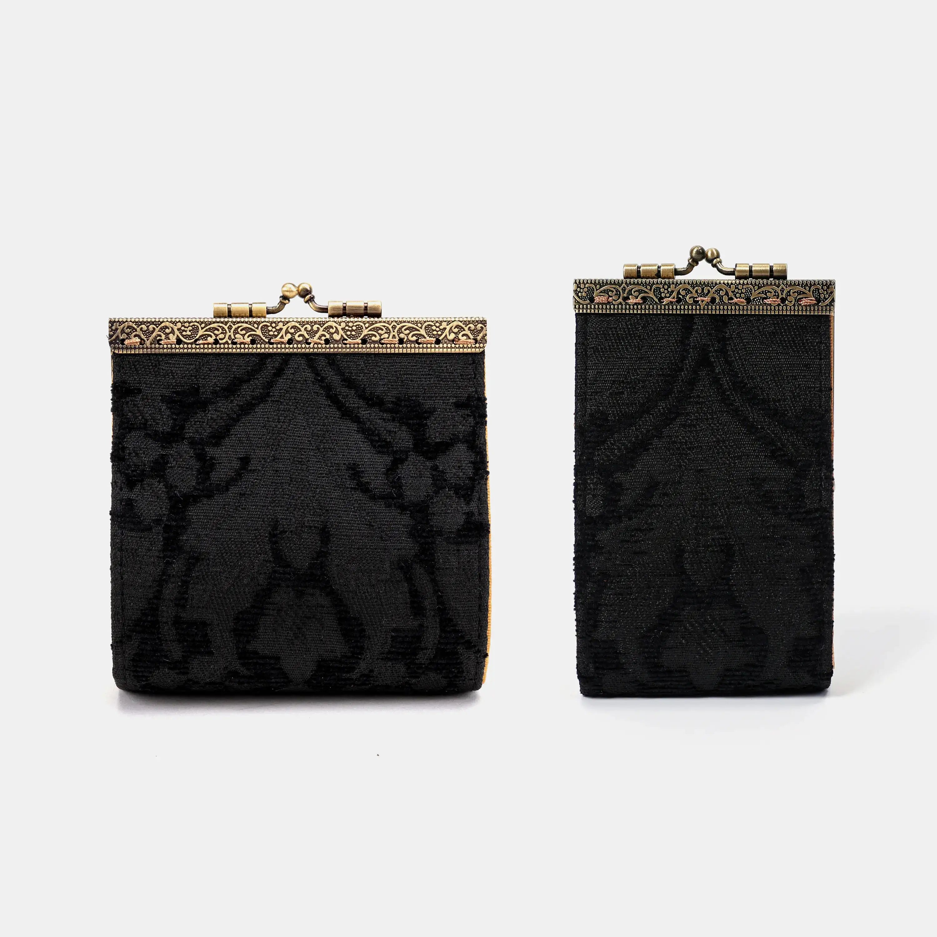 Victorian Blossom Black/Black Card Wallet Carpetbag of America back