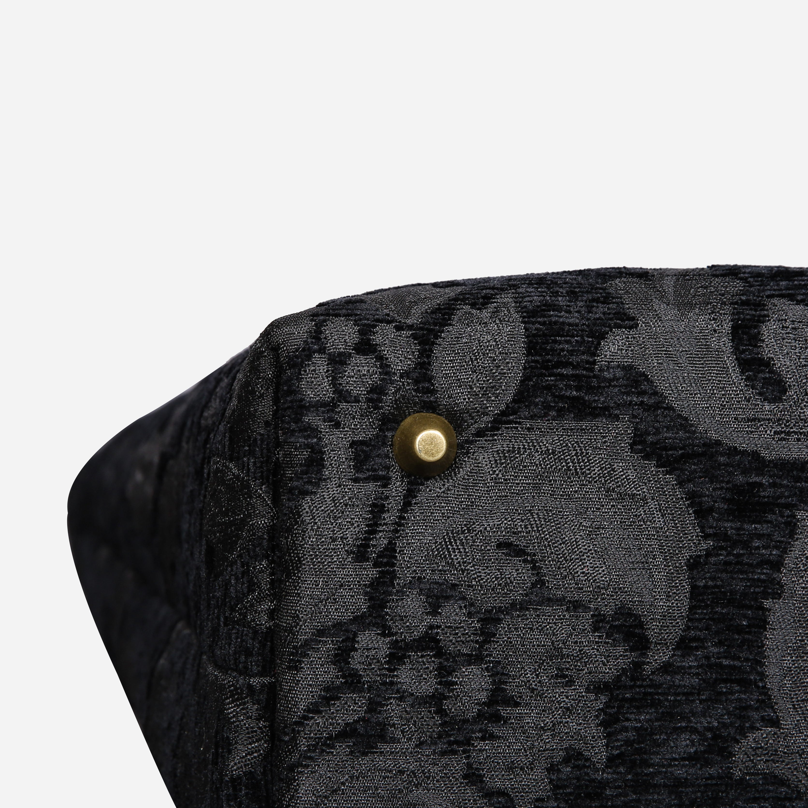 Victorian Blossom BLK/BLK Carpet Tote Shopper  Carpetbag of America bottom details