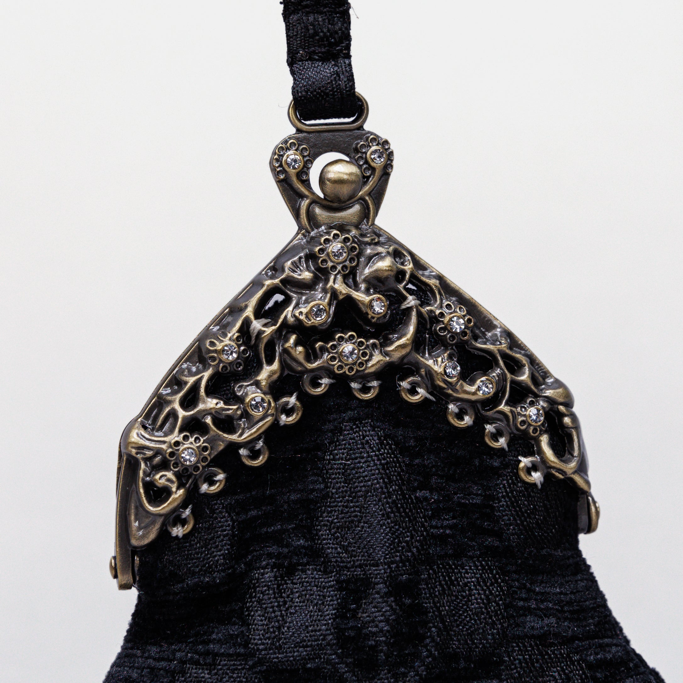 Victorian Blossom BLK/BLK Chatelaine Purse Wristlet Bag carpet bag  of America details