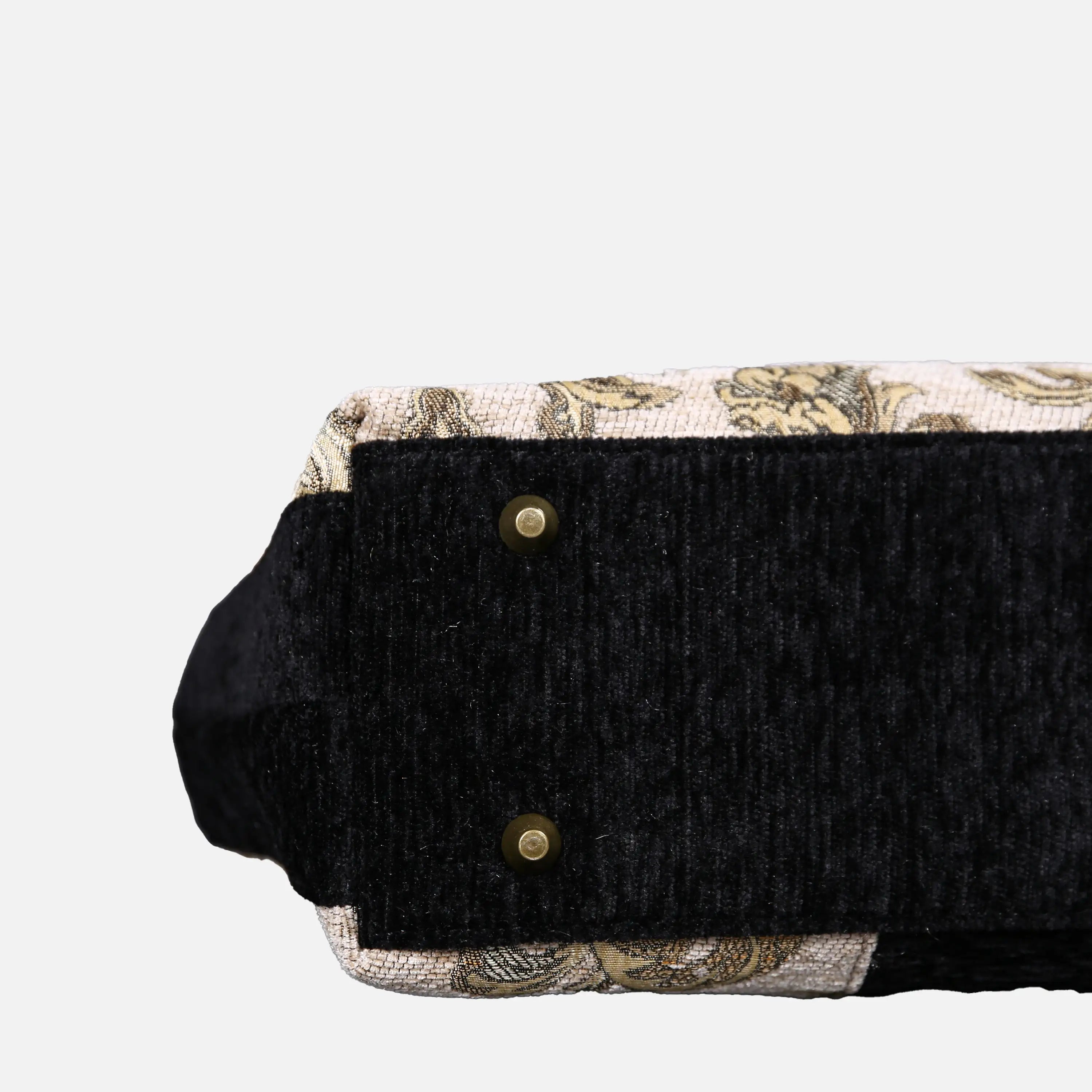 Victorian Blossom C-G carpet bag  of America bottom details
