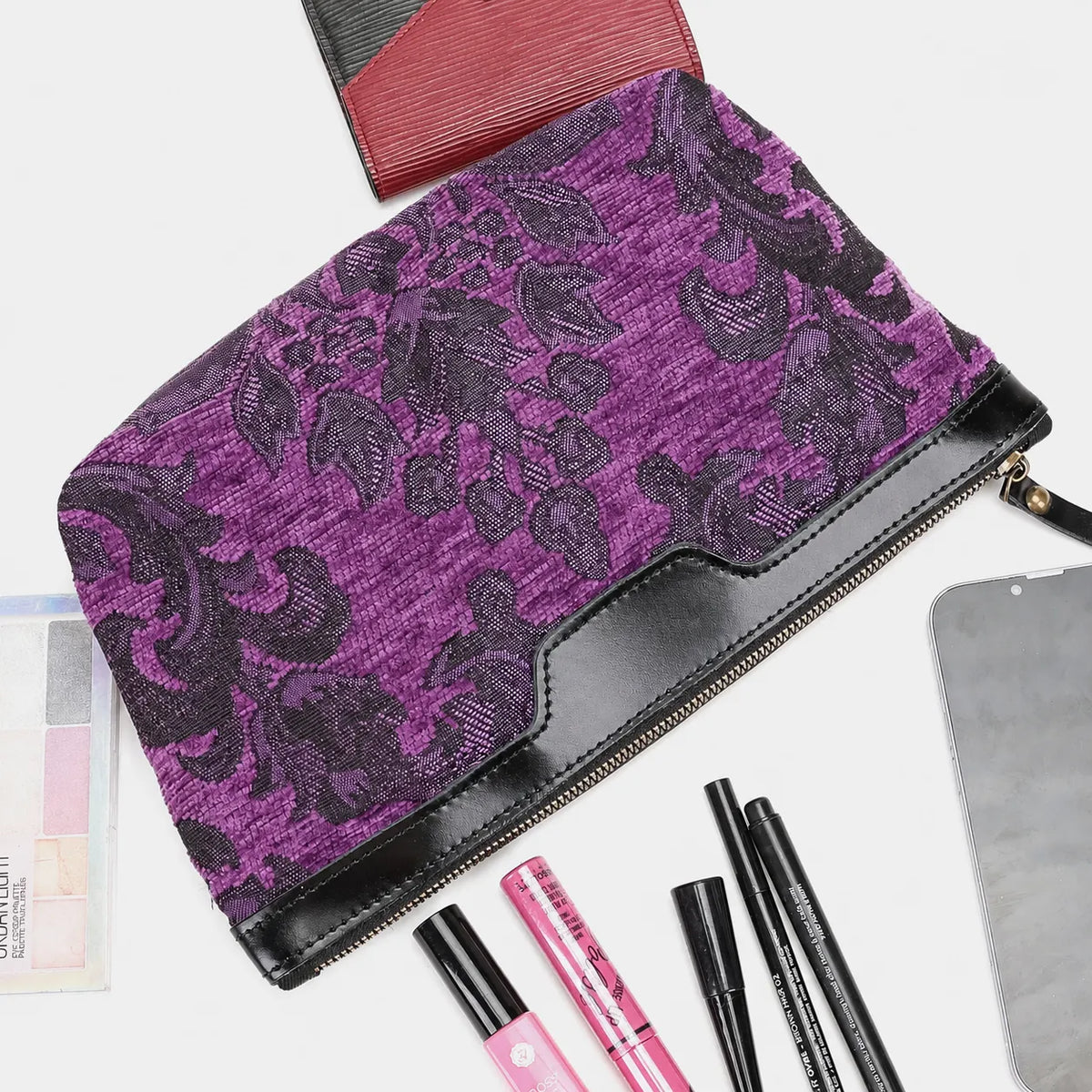Victorian Blossom Purple Carpet Makeup Bag Carpetbag of America-in use