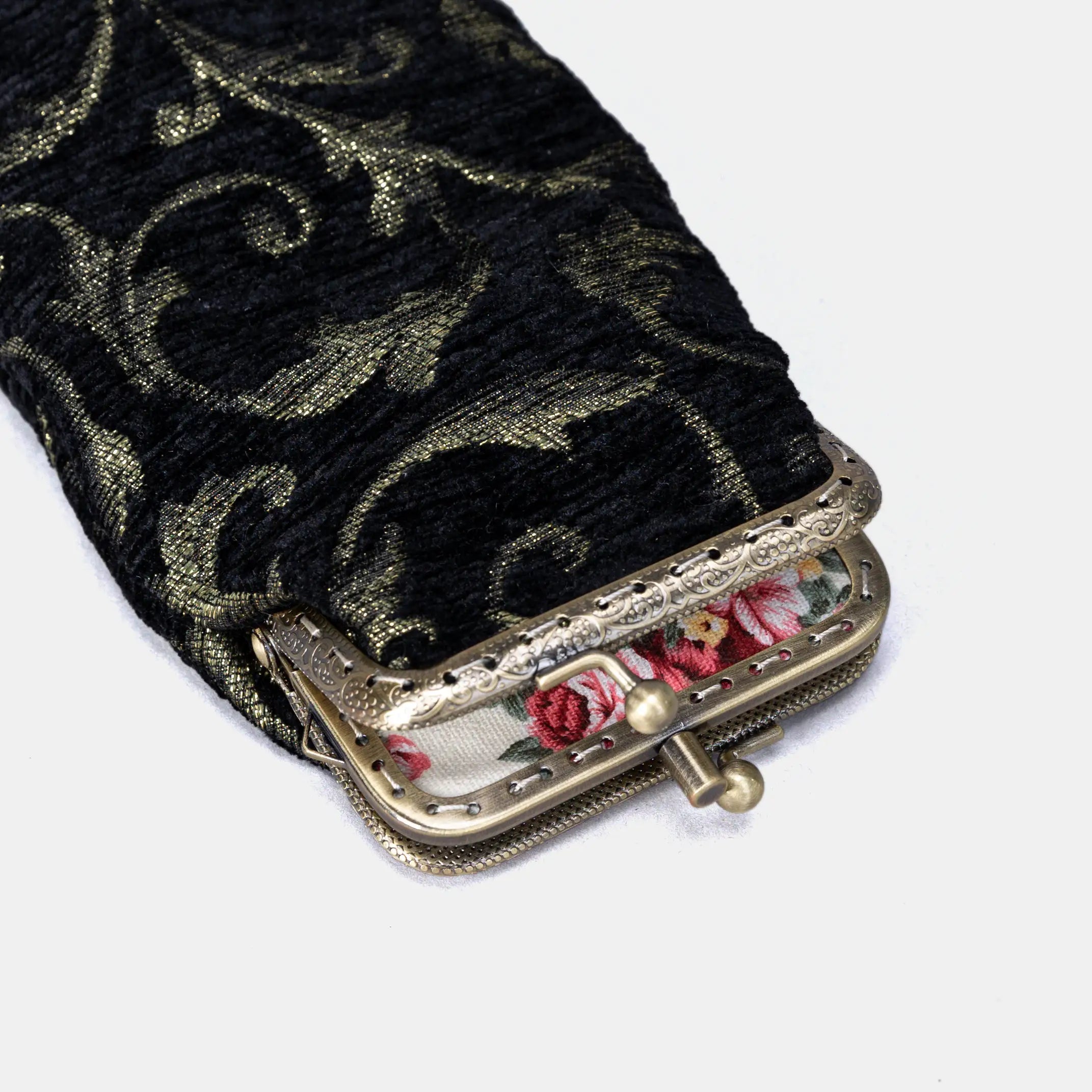 Vintage Ivy Blk/D Green Carpet Eyeglasses Case of America opening
