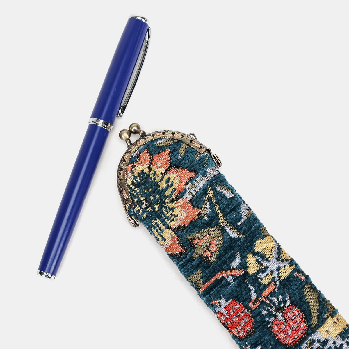 William Morris Strawberry Solo Pen Case Carpetbag of America with pen