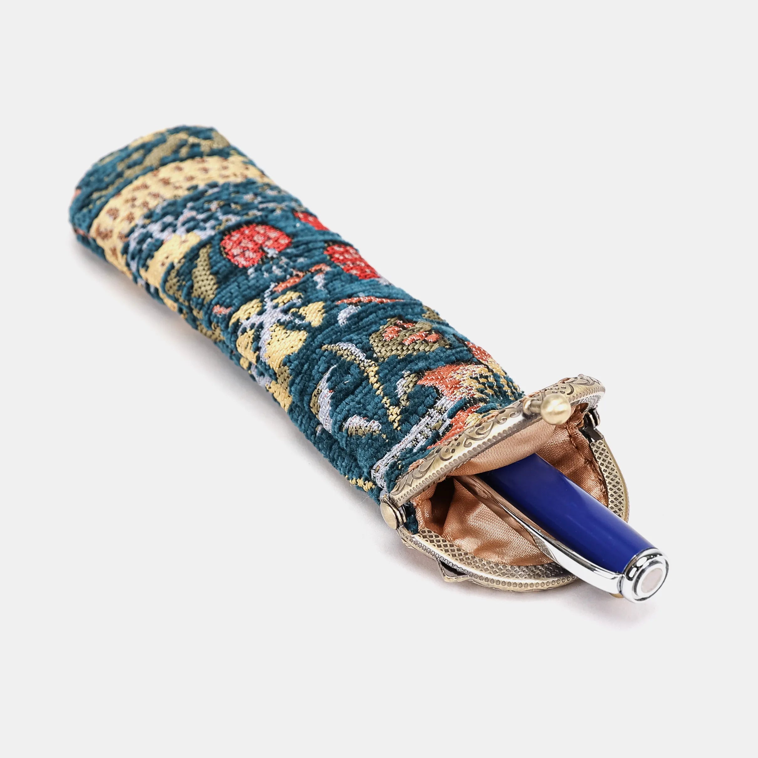 William Morris Strawberry Solo Pen Case Carpetbag of America in use