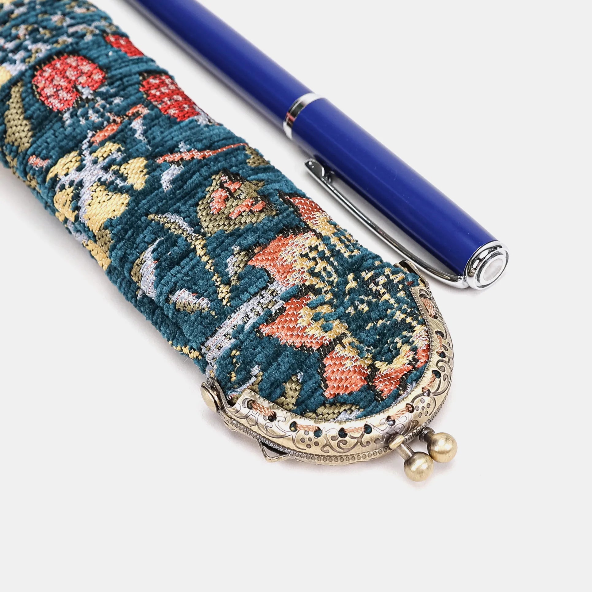 William Morris Strawberry Solo Pen Case Carpetbag of America metal frame