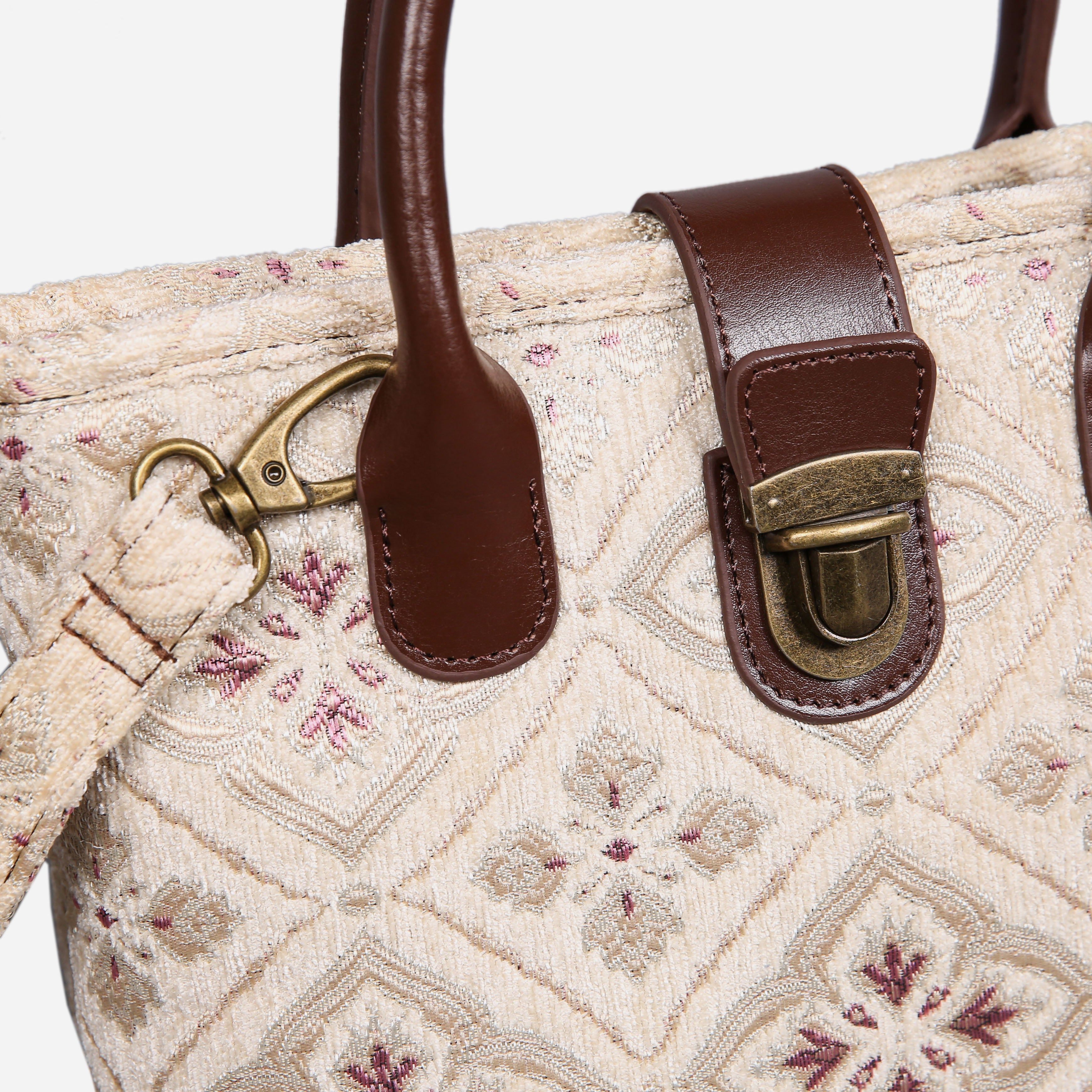 Ethnic Cream Tuck Lock Carpet Satchel carpet bag MCW Handmade of America details